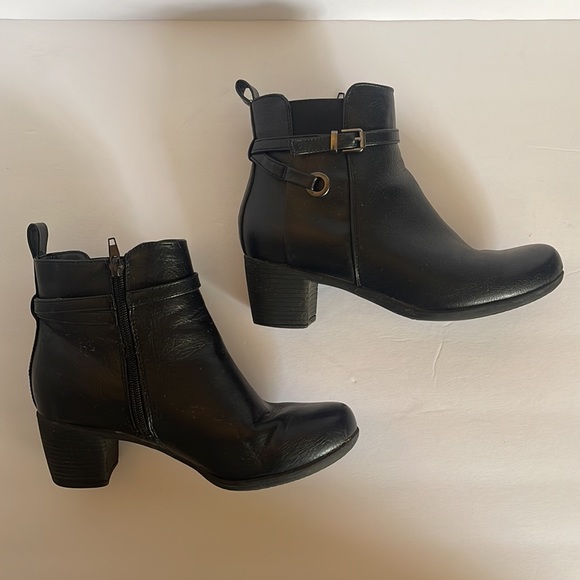 Black Zip-up Ankle Booties - Picture 6 of 7